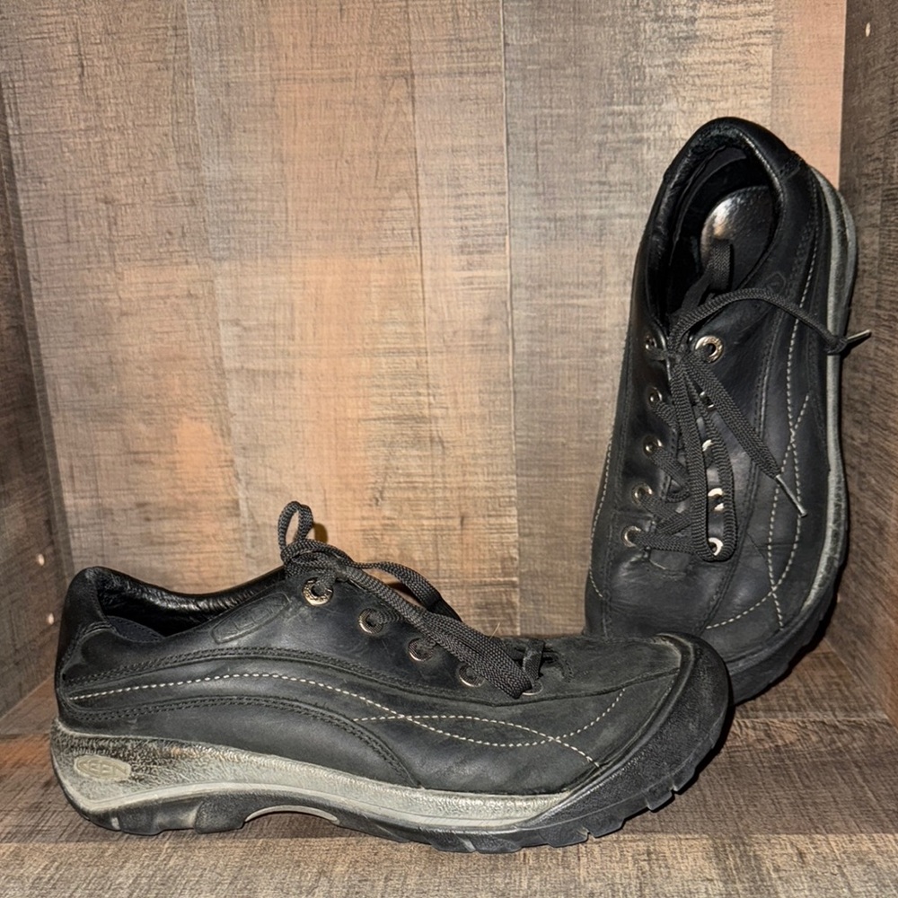 KEEN women’s shoes-size 7.5/38